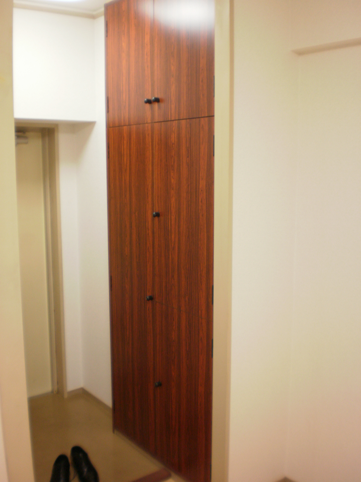 Receipt. There is also a cupboard.