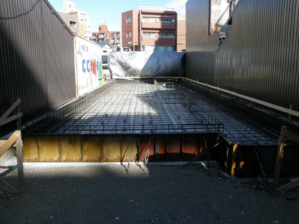 Construction ・ Construction method ・ specification. Rebar containing solid foundation
