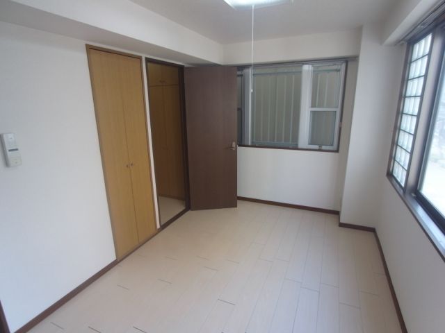 Living and room. Please contact us right now.