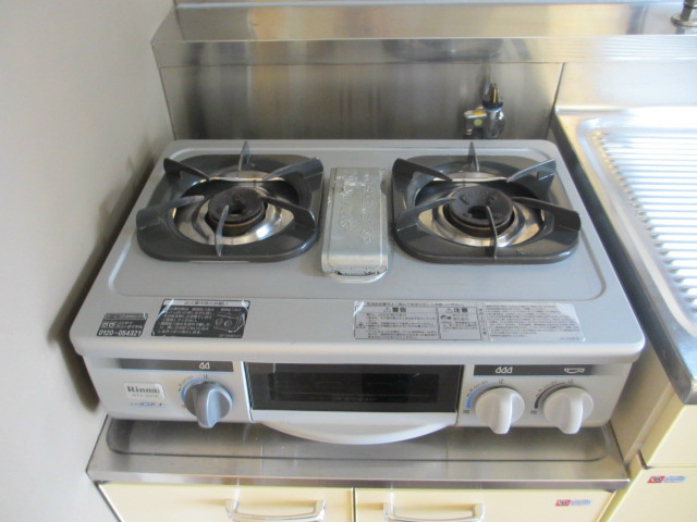Kitchen. 2-neck with gas stove