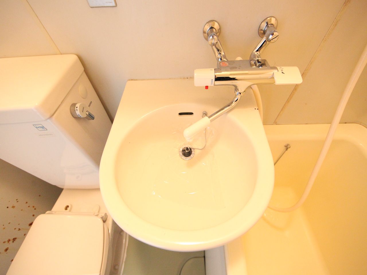 Washroom. Bathroom (washbasin)