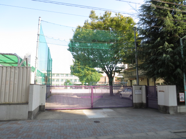 Primary school. 127m to Nagoya Sakae elementary school (elementary school)
