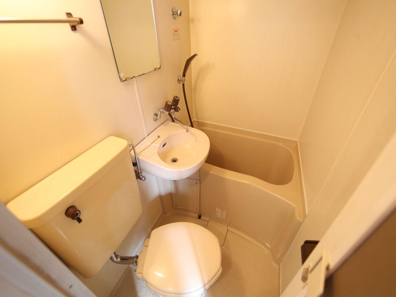 Bath. bath toilet With basin