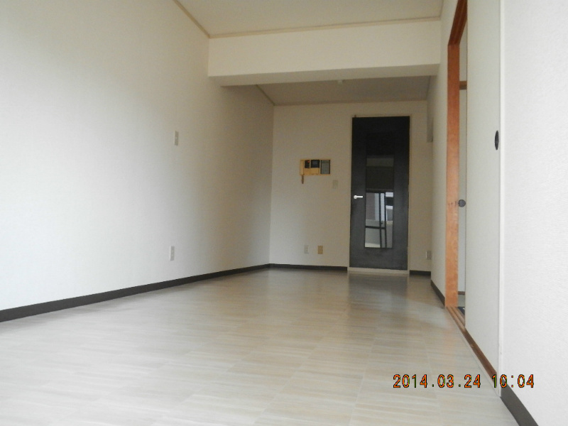 Living and room. Living 10.0 Pledge