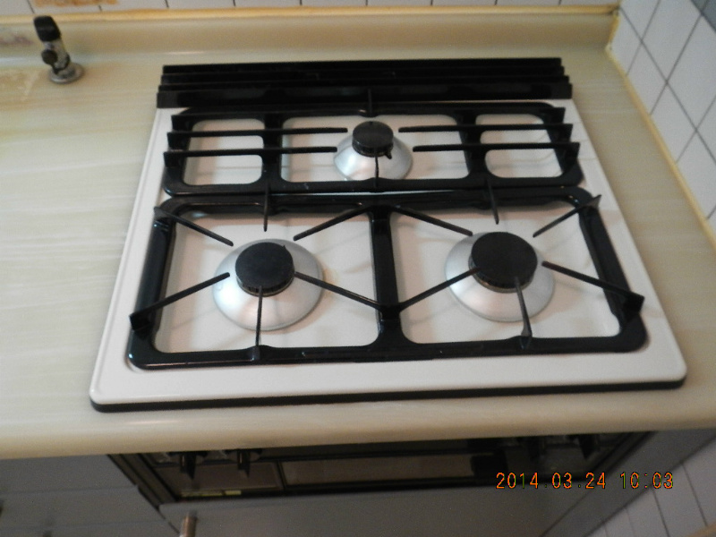 Kitchen. 3-neck gas stove