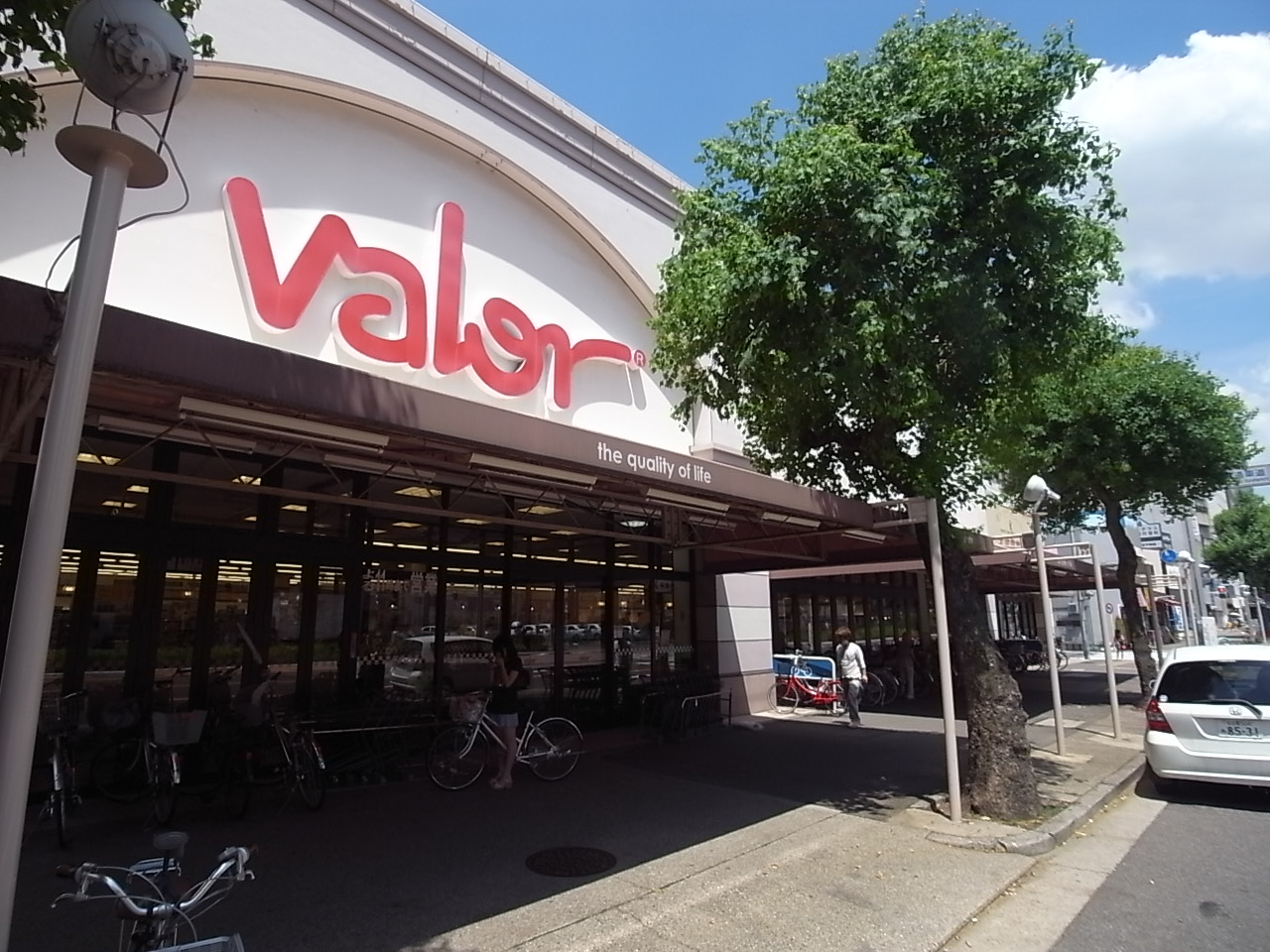 Supermarket. 280m to Barrow roadway store (Super)