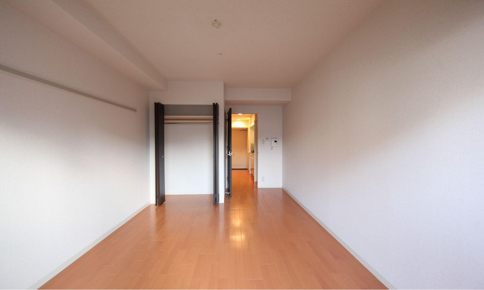 Living and room. Western-style 7.2 Pledge With closet (storage rich have)