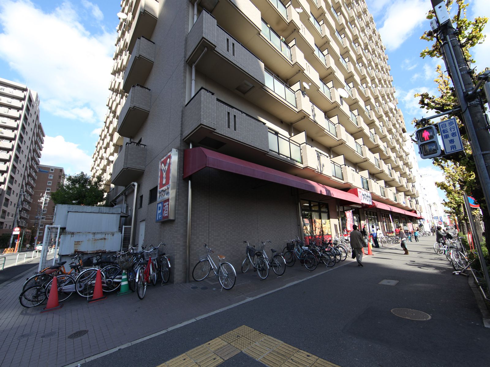 Supermarket. Yamanaka Tsurumai store up to (super) 160m