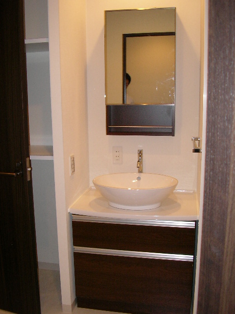 Balcony. Independent wash basin