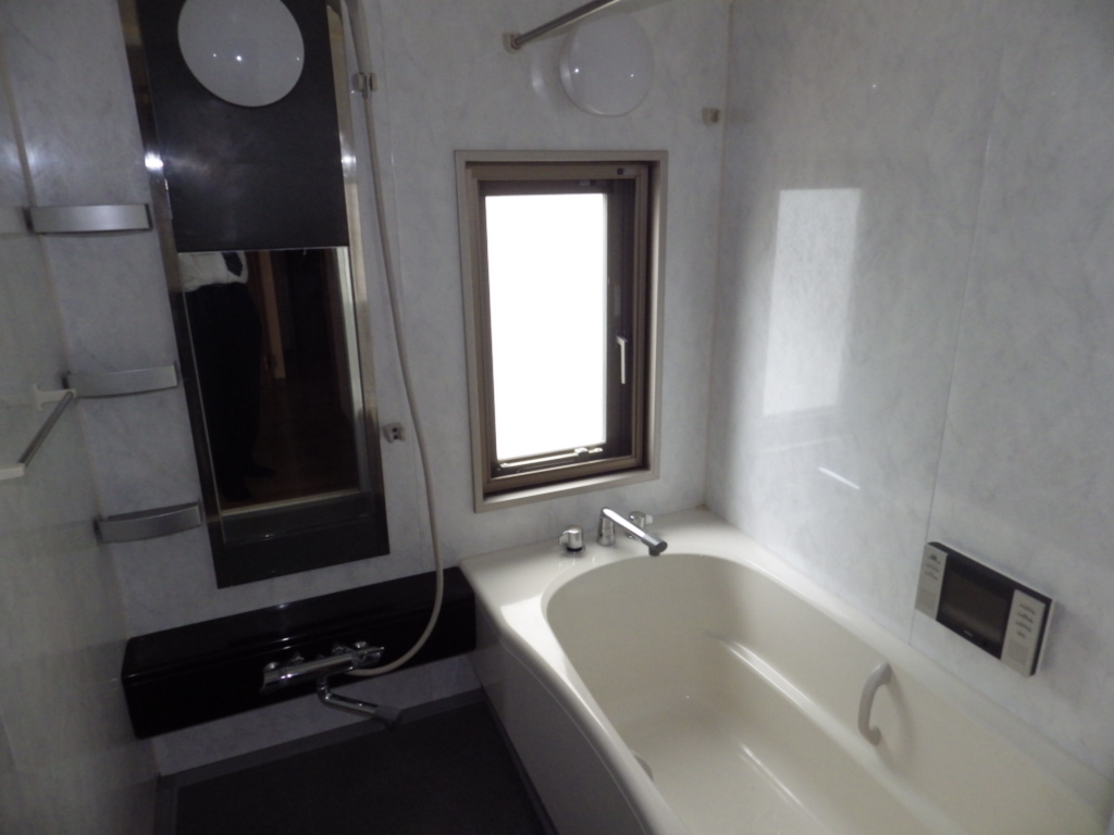 Bath. This tub and spacious