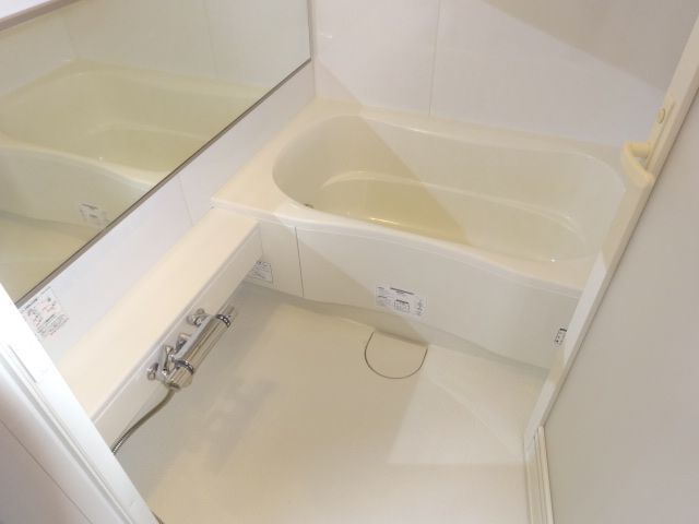 Bath. You'll relax in the spread of the bath.