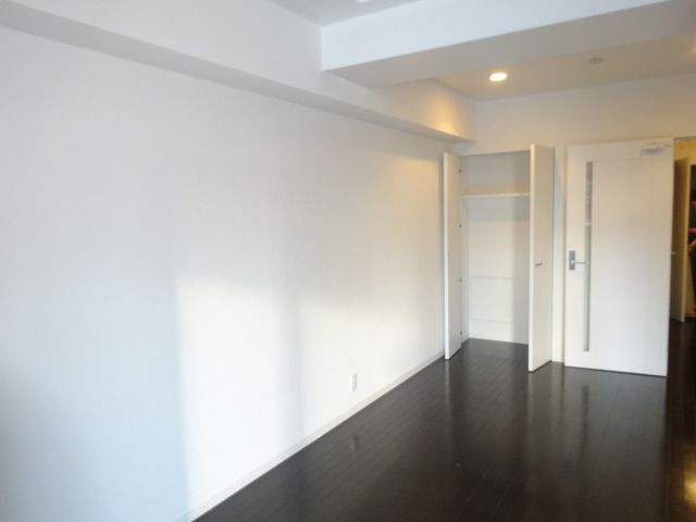 Living and room. We are living the spread.