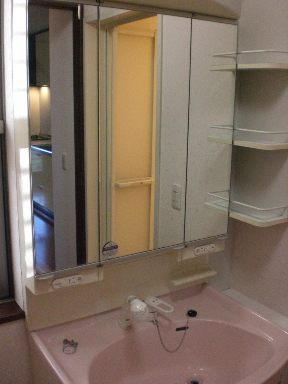 Wash basin, toilet