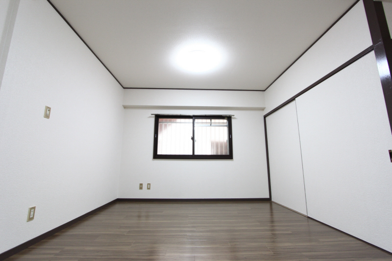 Living and room. LDK with a window