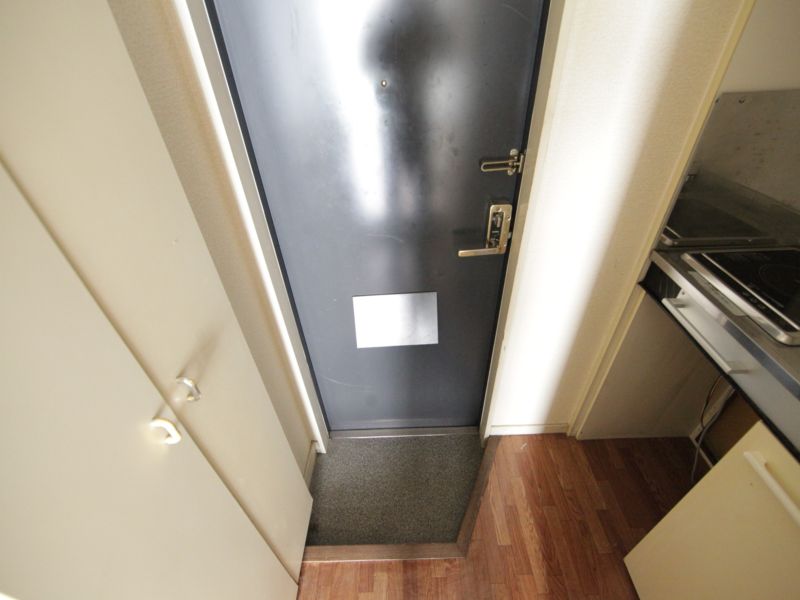 Entrance. Entrance Shoe box