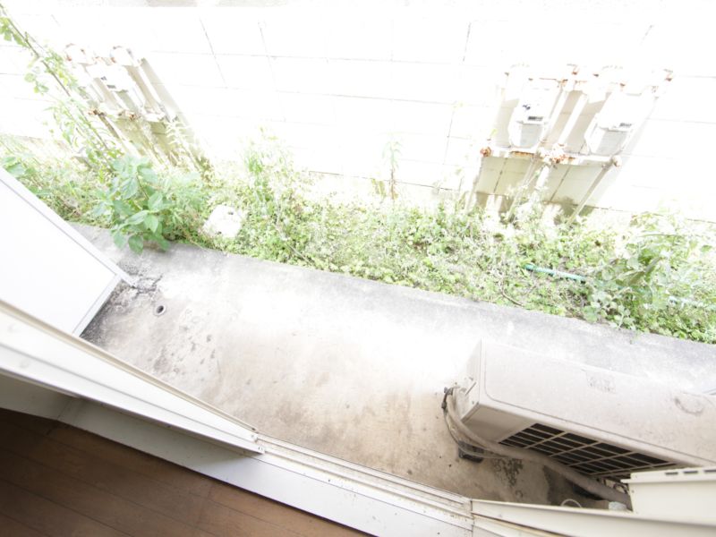 Balcony. 1F garden