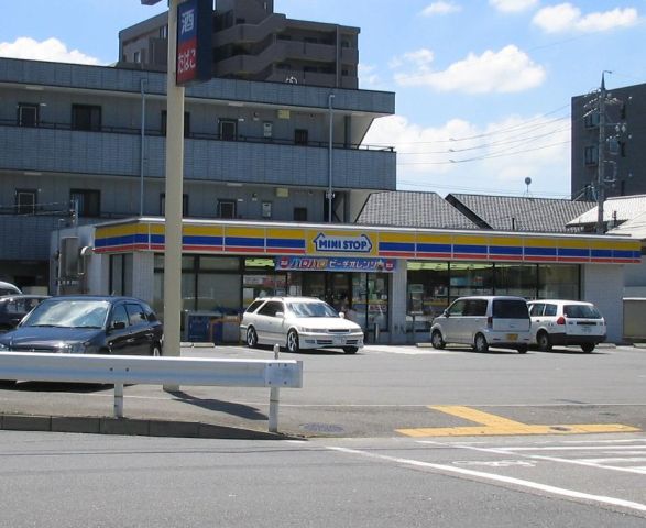 Convenience store. MINISTOP up (convenience store) 550m