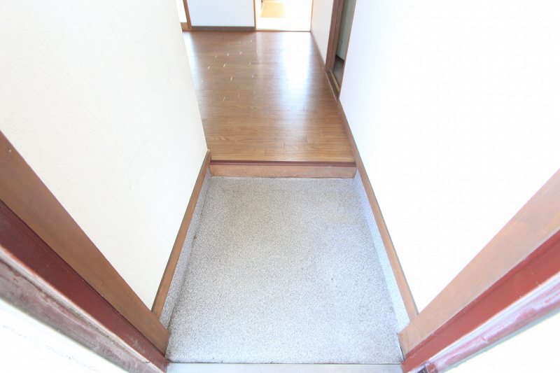 Entrance. Photo as seen from the front door. Good idea!