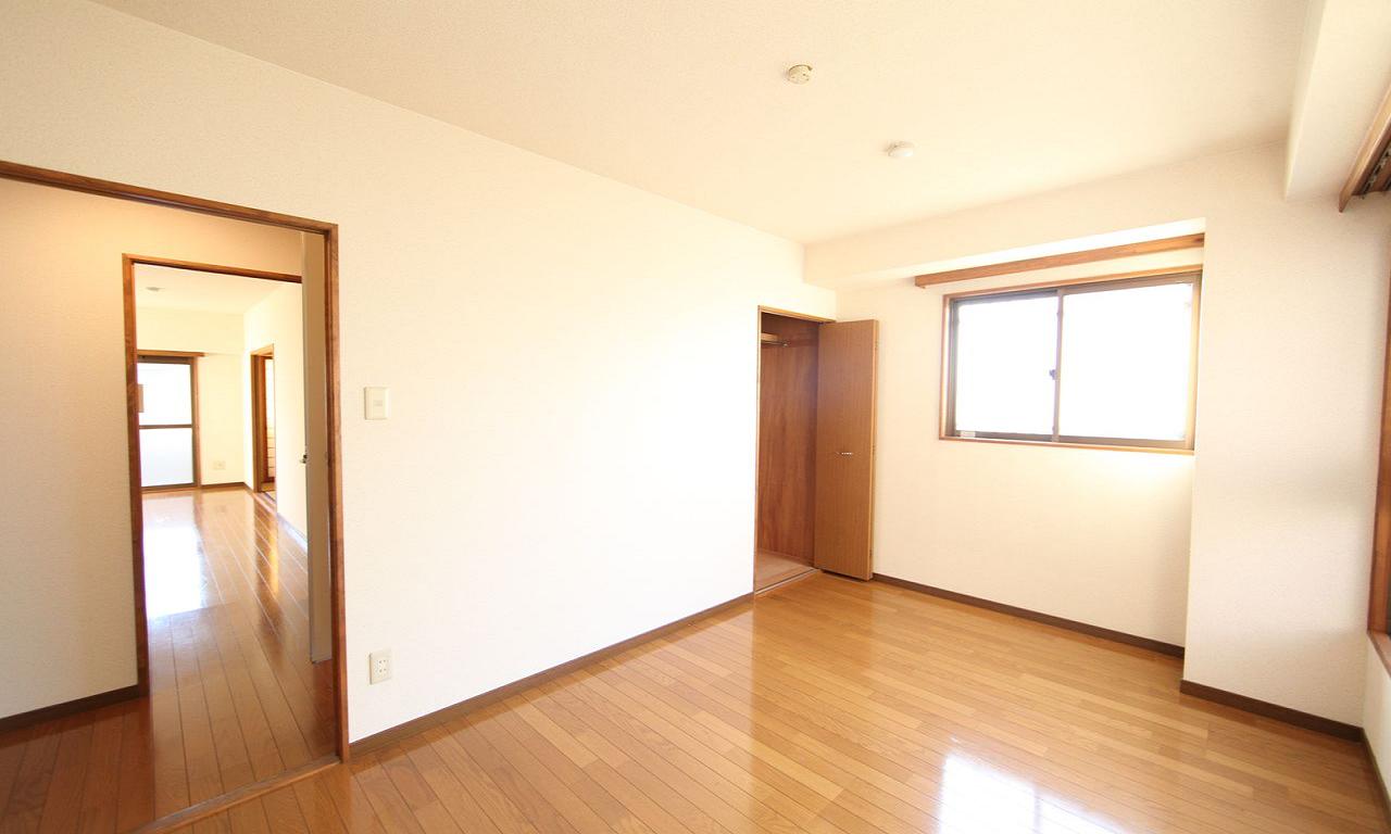 Other room space. Western-style 6.1 Pledge Closet (storage rich have)