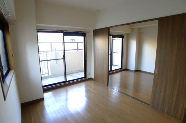 Living and room. Sunny ☆ 