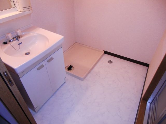 Washroom. Is a dressing room.
