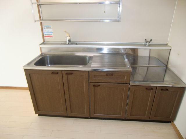 Kitchen. Gas stove is can be installed in the room.