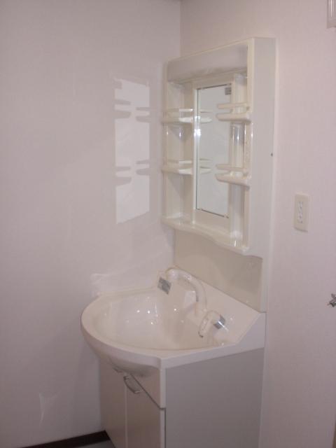 Wash basin, toilet. Washbasin with shower