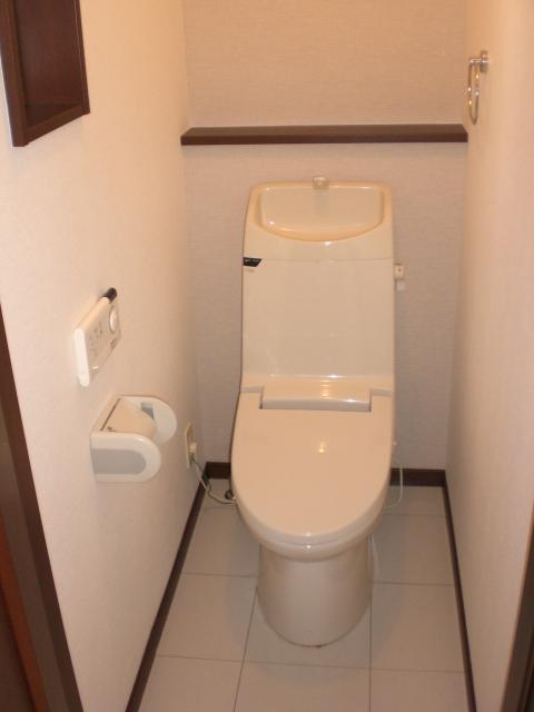 Toilet. Indoor (10 May 2013) Shooting