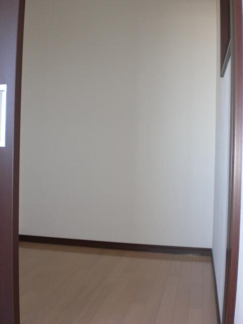 Receipt. Walk-in closet