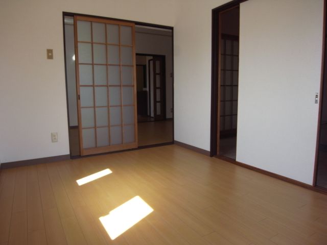 Living and room. It is a useful Interoceanic.