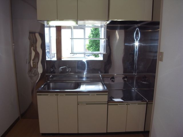 Kitchen. Gas stove is can be installed kitchen.