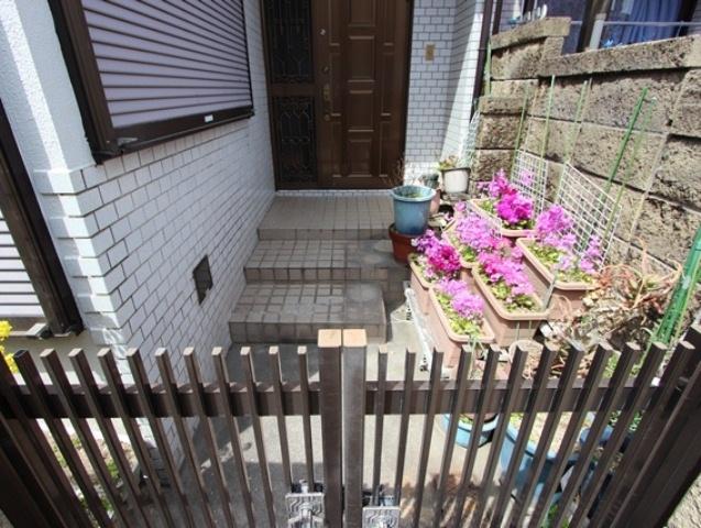 Entrance. Entrance porch