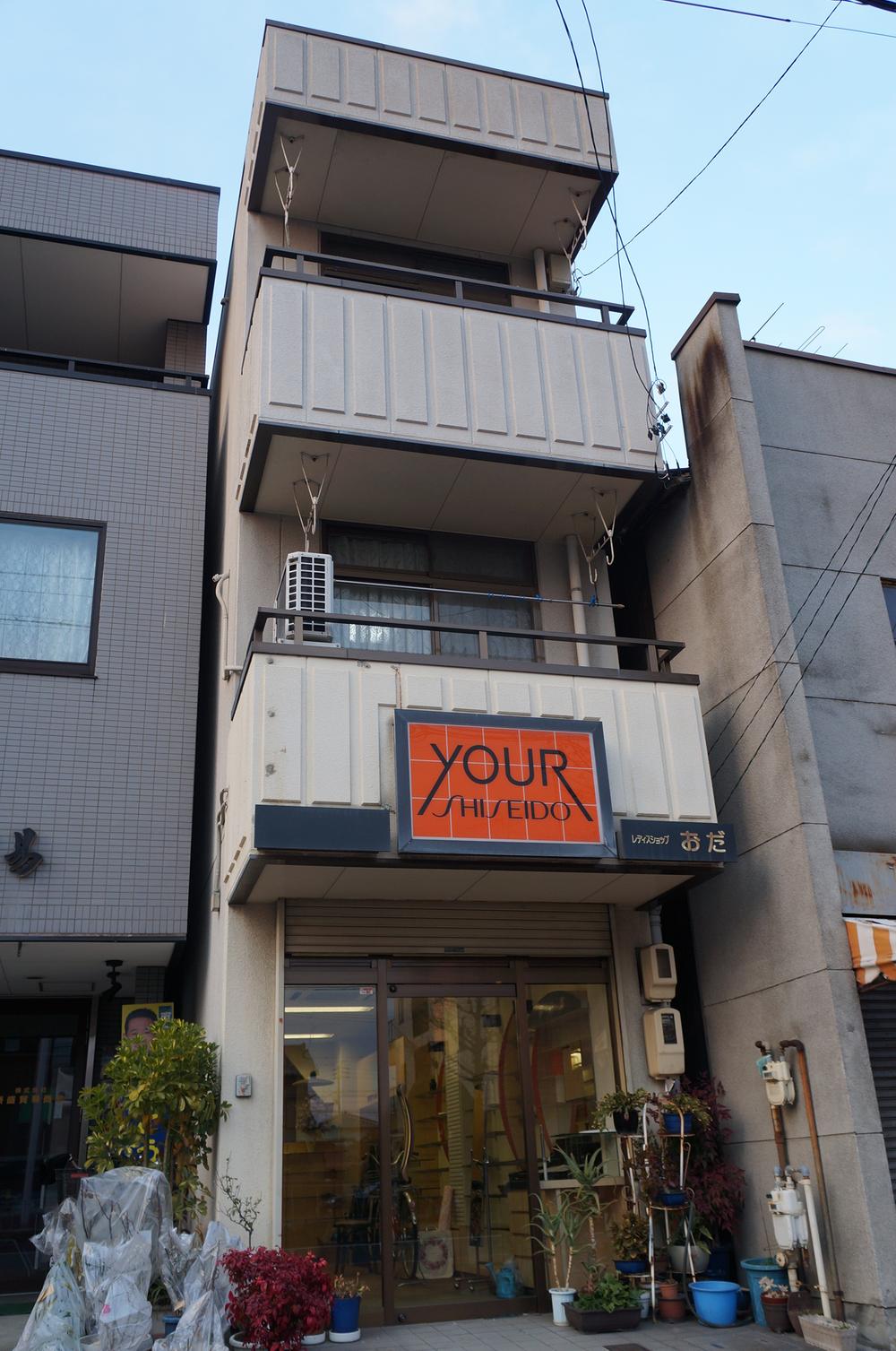 Local appearance photo. Local (11 May 2013) Shooting