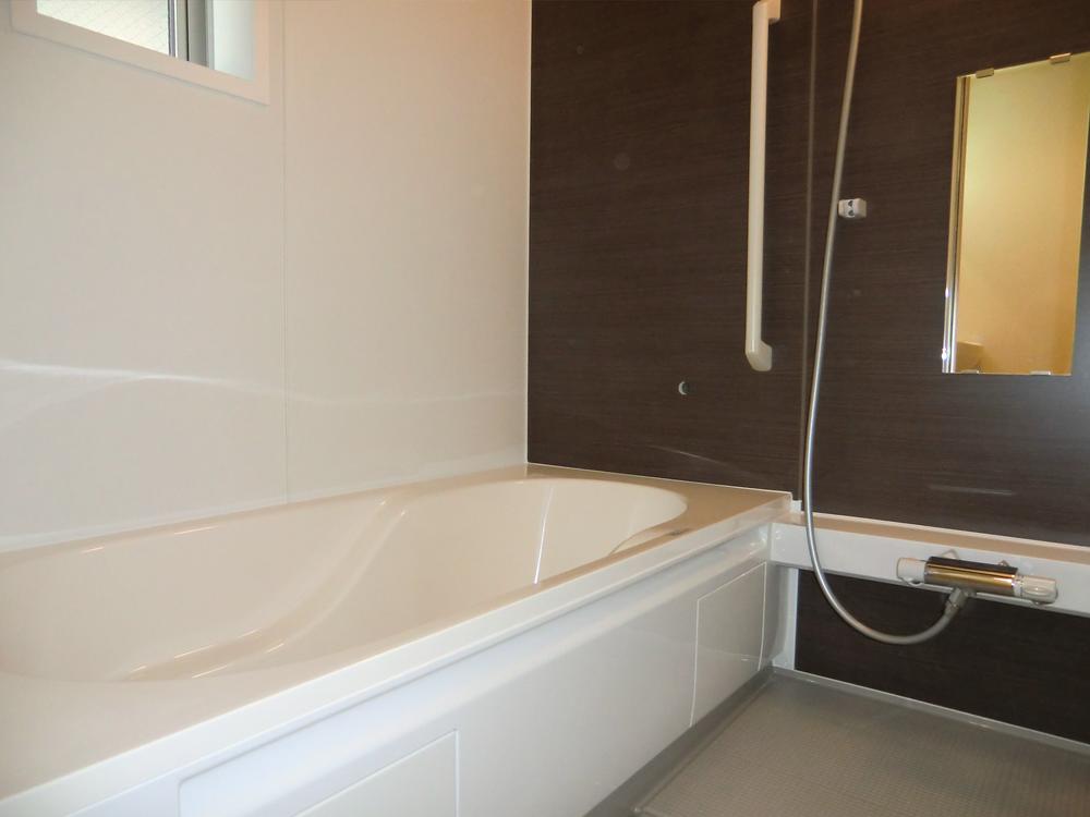 Bathroom. ◇ Bathroom ◇  1 square meters the size of the spread ・ Bathroom heating dryer ・ Warm bath ・ Otobasu ・ Accessibility ・ There bathroom window