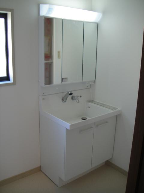 Wash basin, toilet. Indoor (June 2013) Shooting