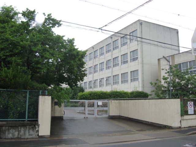 Primary school. Municipal Hira Nishi Elementary School until the (elementary school) 470m