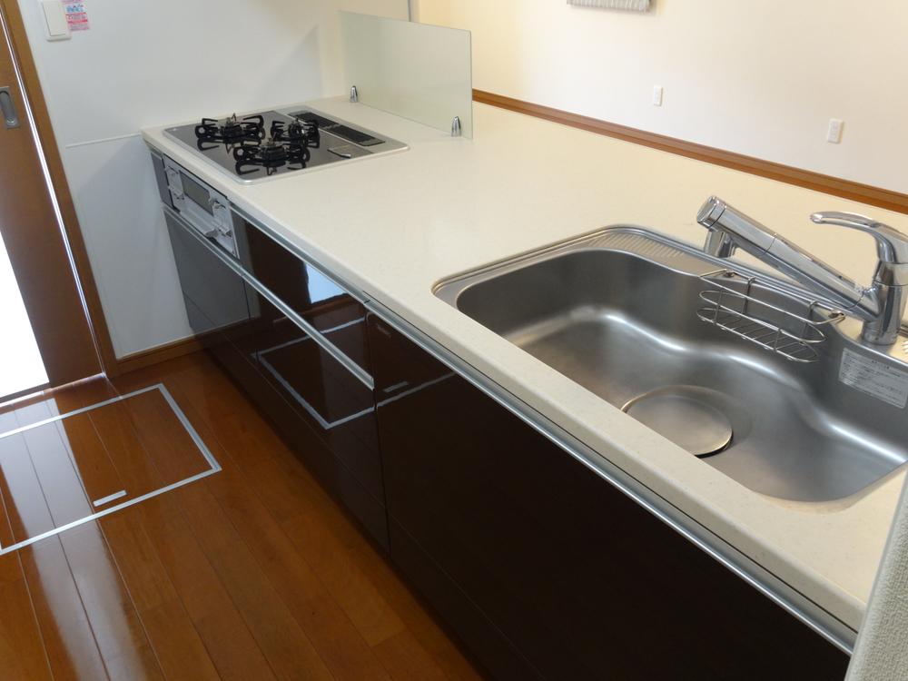 Kitchen. Indoor (12 May 2013) Shooting