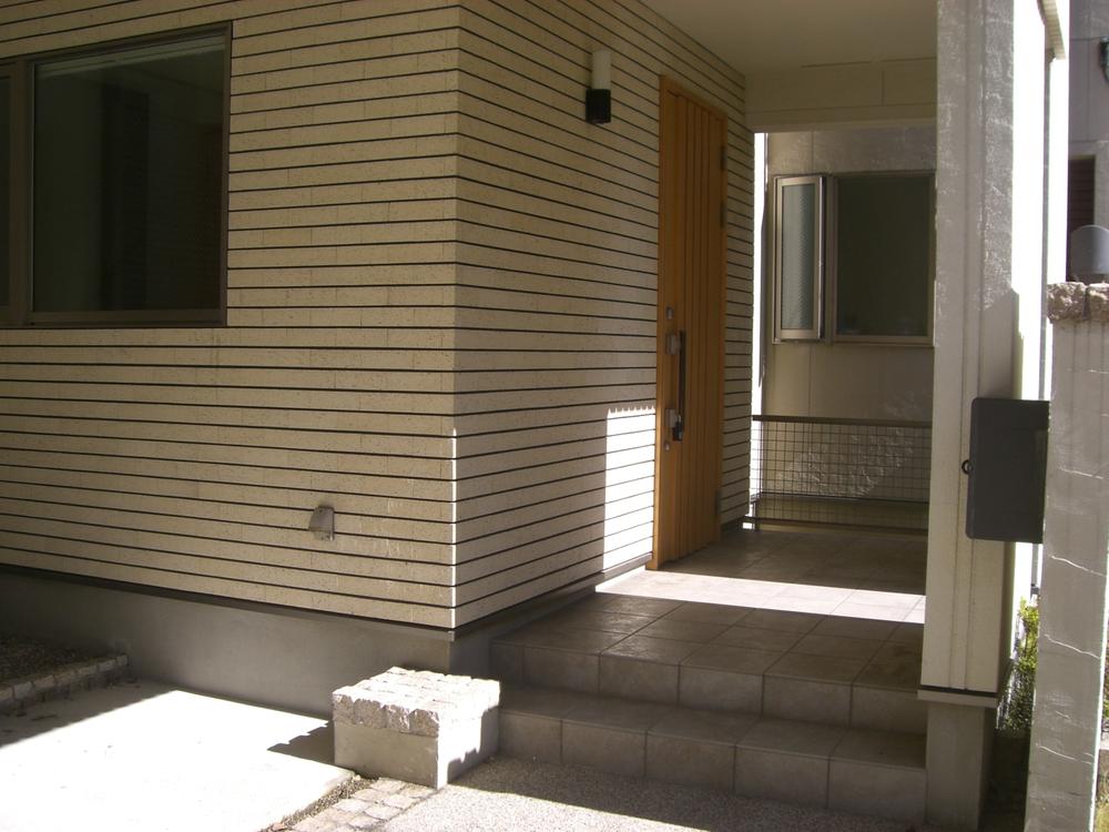 Local appearance photo. Pouch