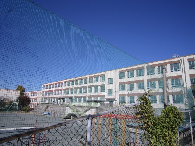 Primary school. Municipal Takigawa to elementary school (elementary school) 290m