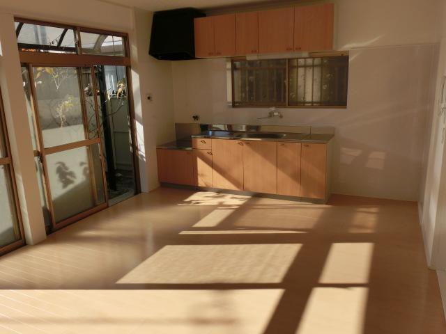 Kitchen. Indoor (12 May 2013) Shooting