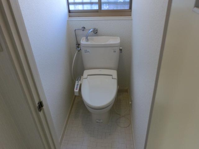 Toilet. Indoor (12 May 2013) Shooting