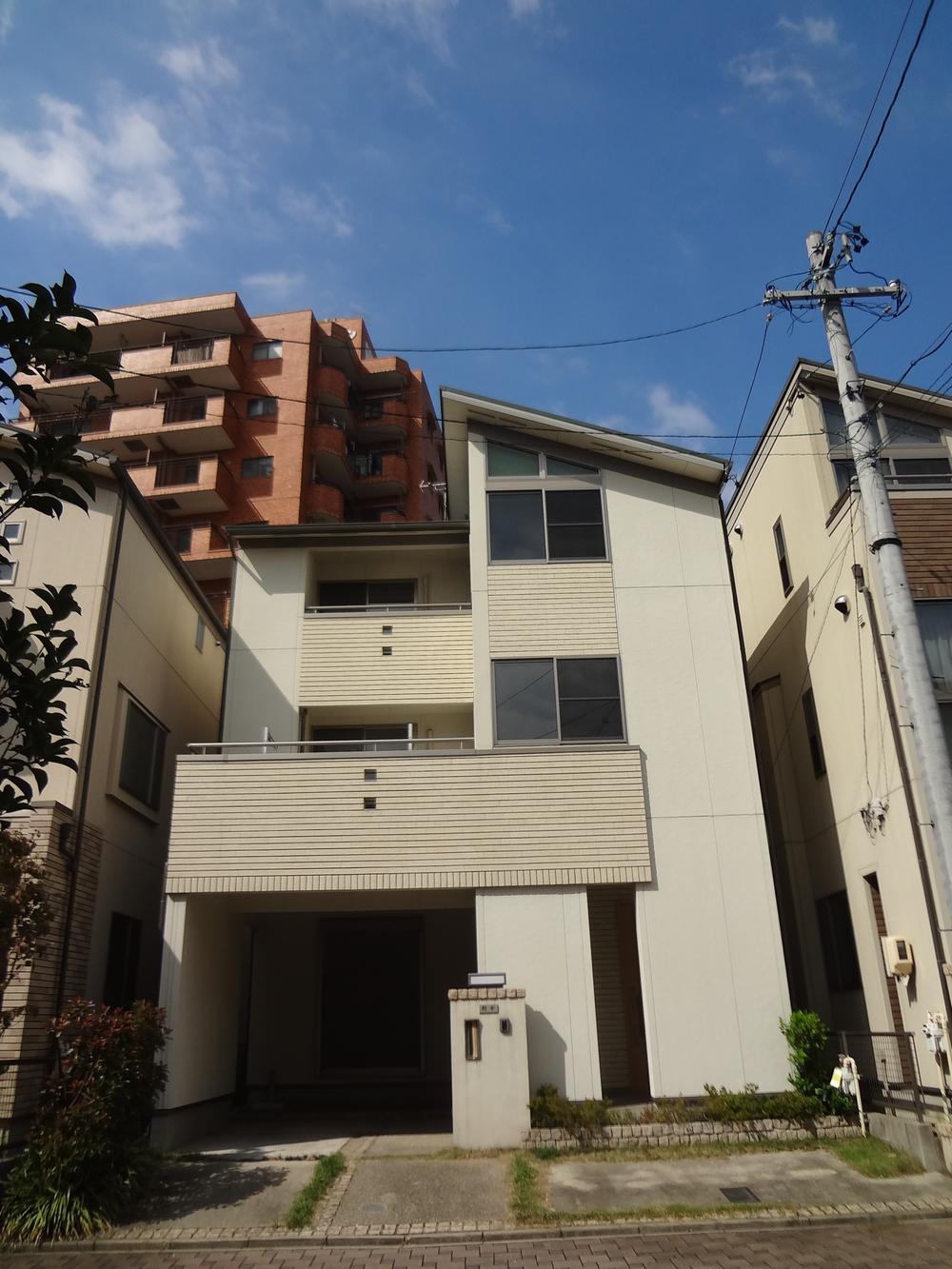 Local appearance photo. Local (10 May 2013) Shooting September 2004 Built