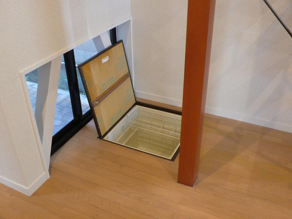 Receipt. Underfloor Storage