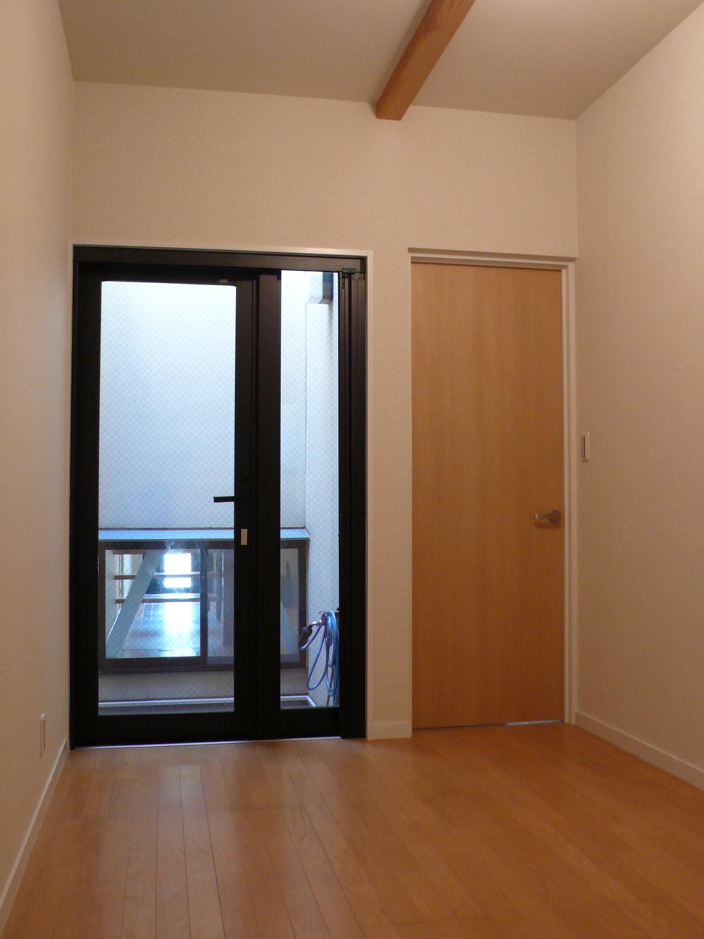 Non-living room. Room with a courtyard space