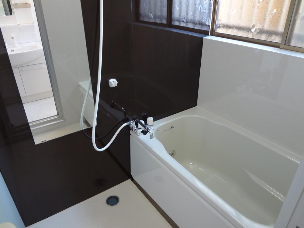 Bathroom. Indoor (11 May 2013) Shooting