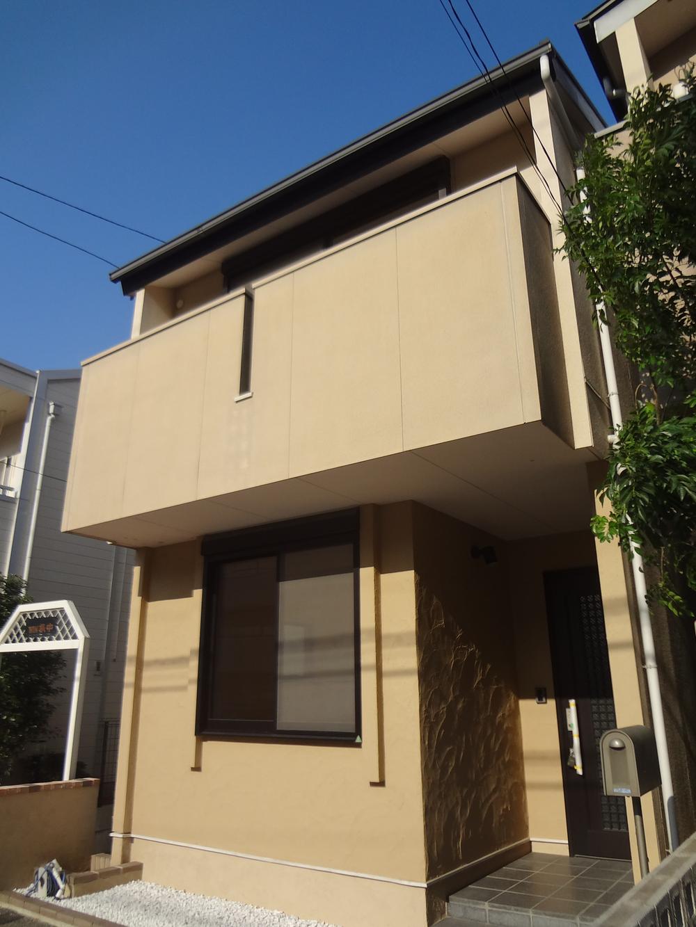 Local appearance photo. Facing south