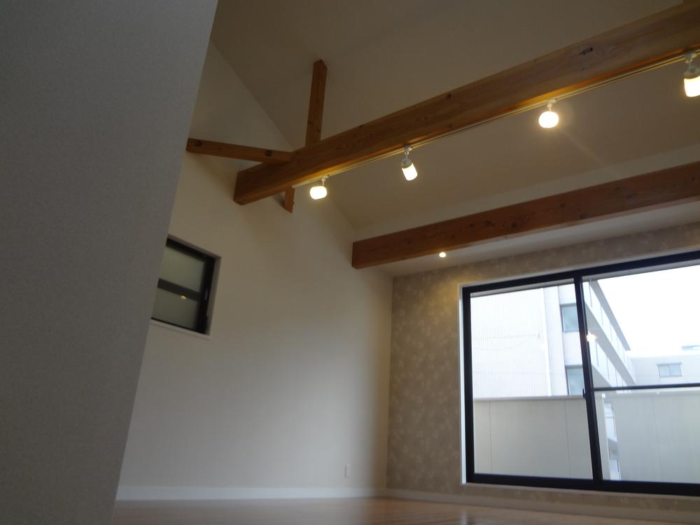 Living. Western-style about 8 pledge