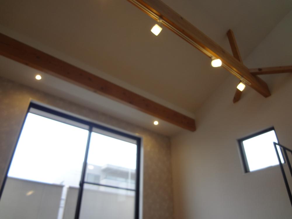 Living. Facing south