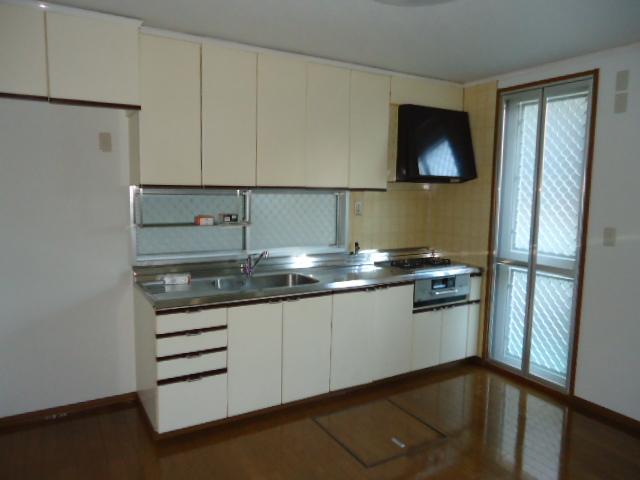 Kitchen. Indoor (12 May 2012) shooting