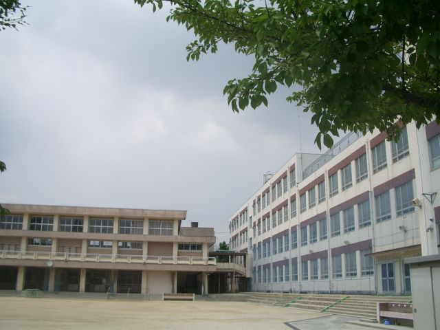 Primary school. Municipal Yagoto 380m east to elementary school (elementary school)